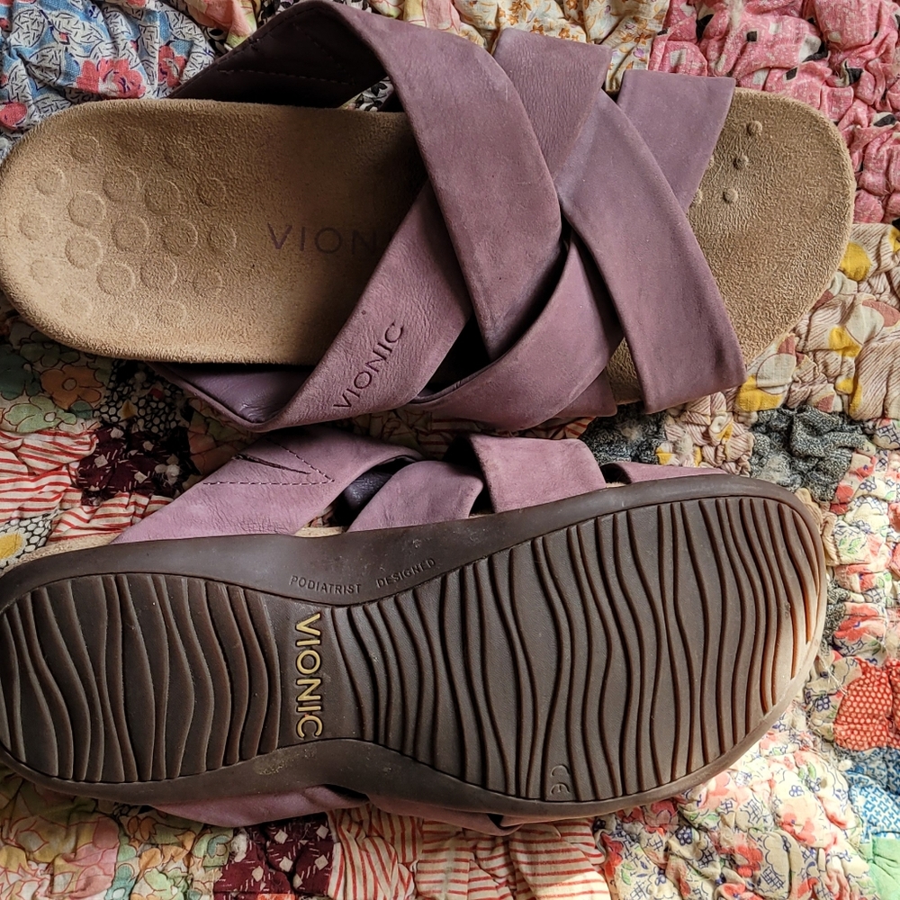 Ladies Vionic sandals. - Picture 2 of 3